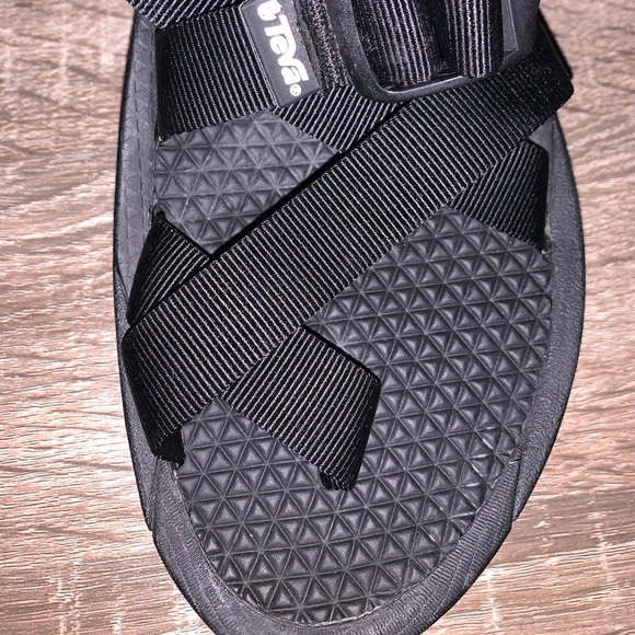 Vintage Men’s Black Teva Sandals with toe loop - Picture 2 of 11